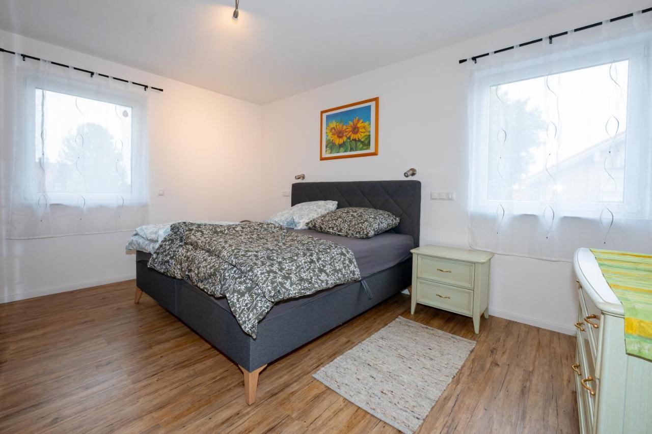 Rosenbogen Apartment บาดวือริสโฮเฟิน ภายนอก รูปภาพ